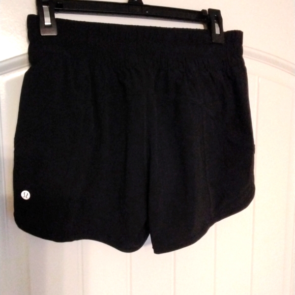 lululemon athletica Pants - NWOT Lululemon Black Tracker  4" Lined Shorts Size 8